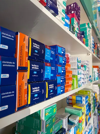 Interior da União Farma Itacolomi — Av. Joaquim Ferreira Madureira, 489 · Itacolomi